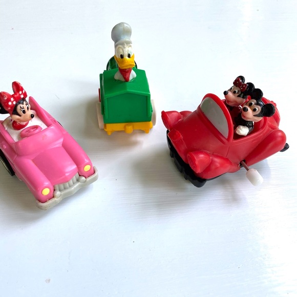 Seven vintage Disney figurines. Minnie Mickey daisy and Goofy - Picture 5 of 11